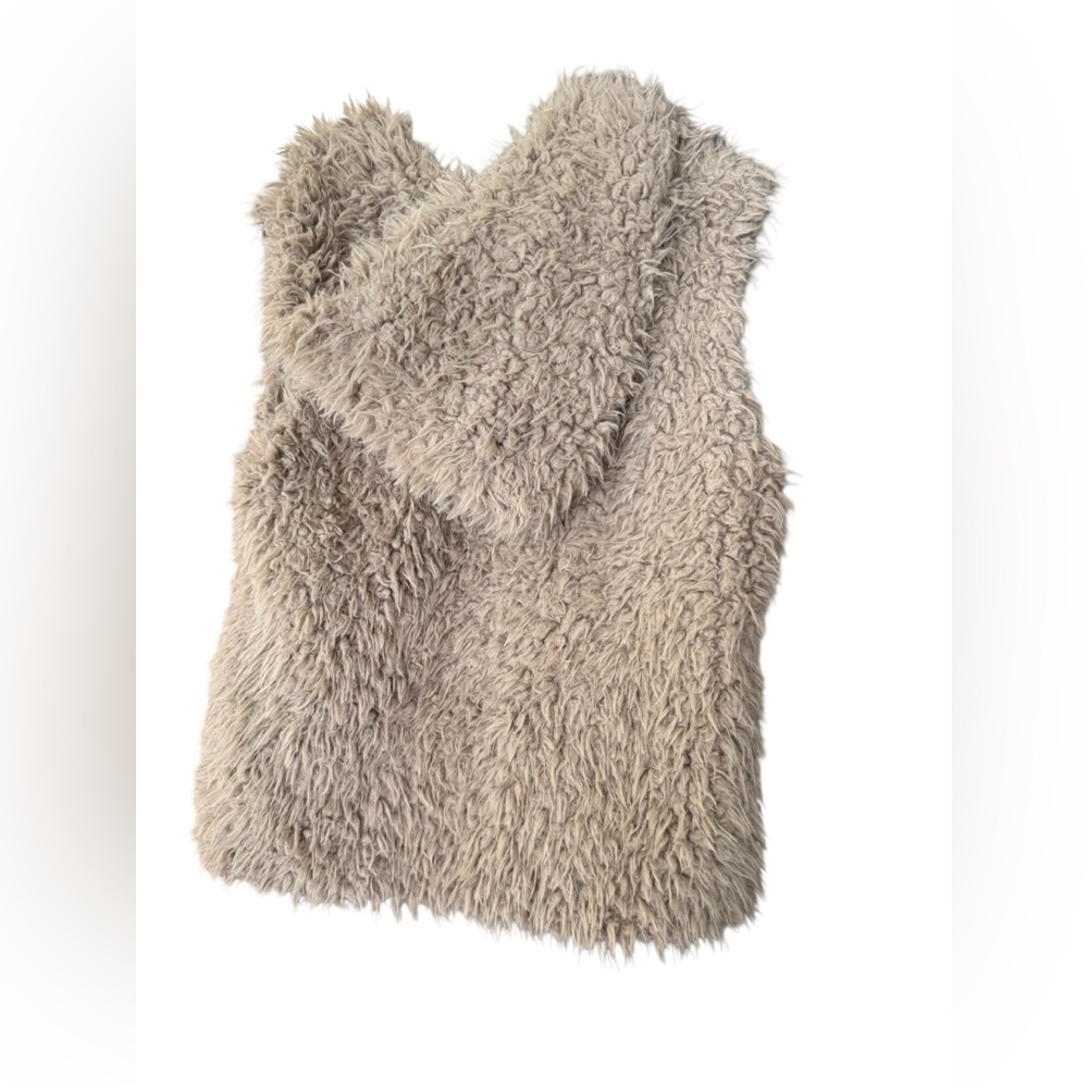 Arianna by Howard’s Faux Fur Vest in Tan size medium - Picture 2 of 2